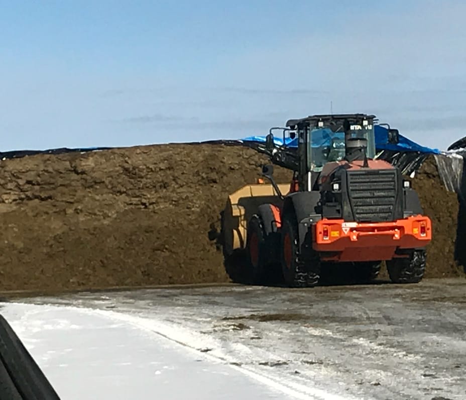 混合飼料置き場の写真